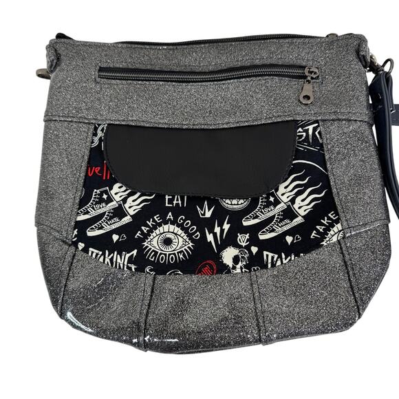 Cruella de Vil Villains Love Hate Vinyl Metallic Crossbody - Picture 2 of 10